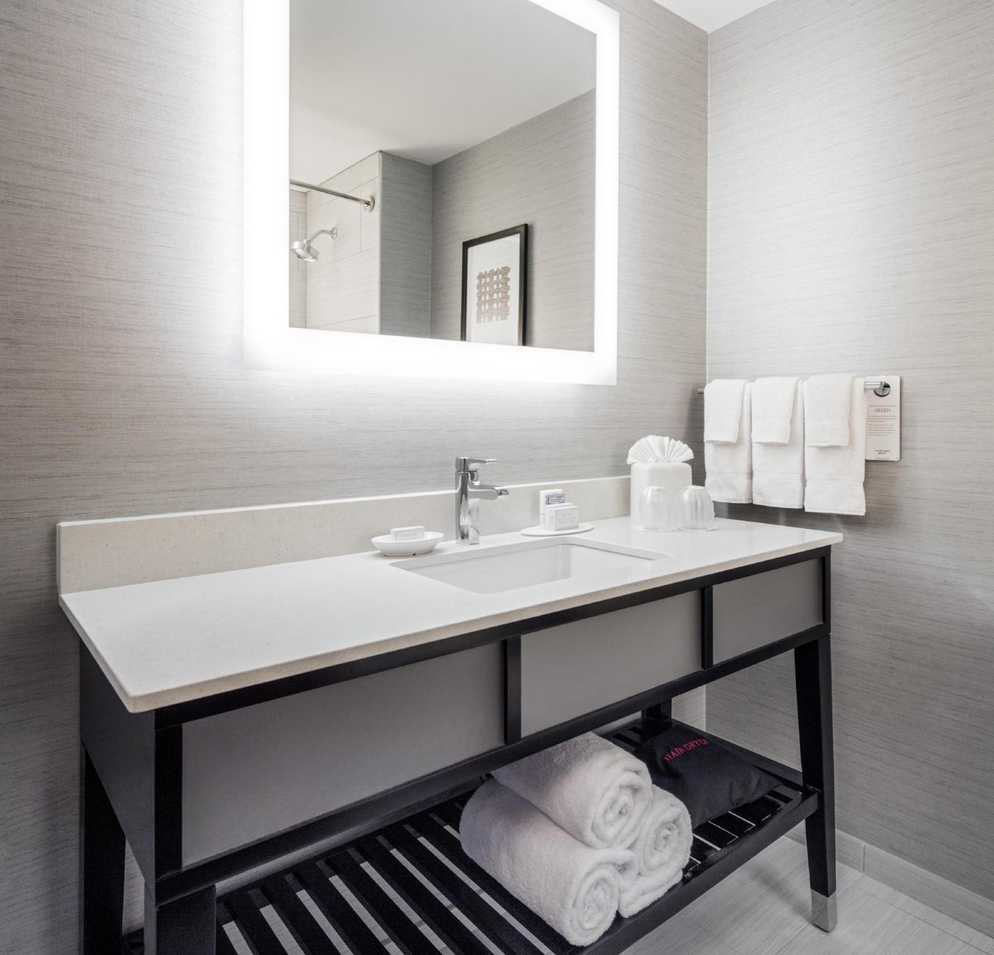 Courtyard By Marriott Boston Brookline Otel Dış mekan fotoğraf